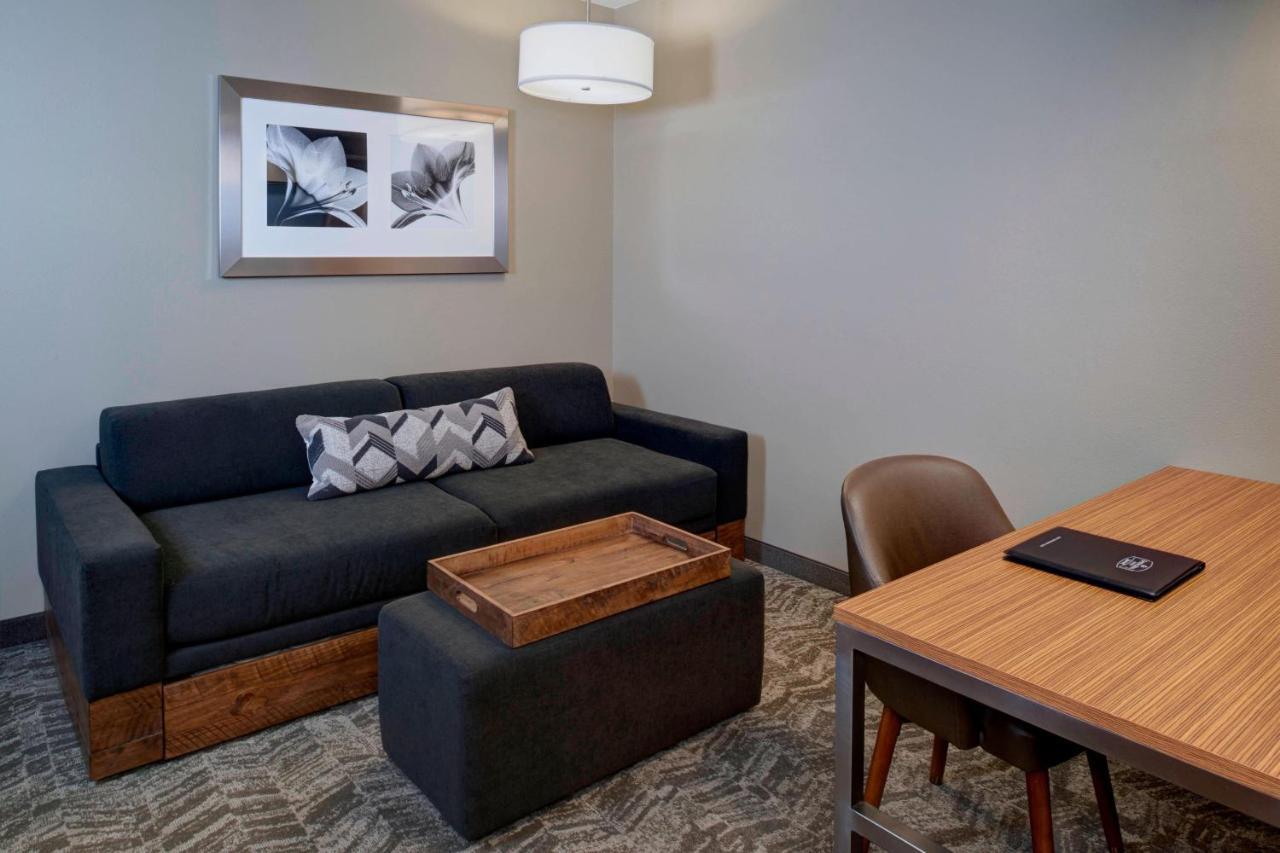 Springhill Suites St. Louis Brentwood Екстериор снимка
