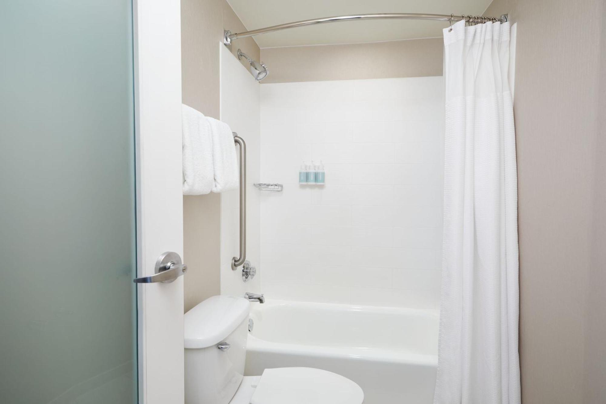 Springhill Suites St. Louis Brentwood Екстериор снимка
